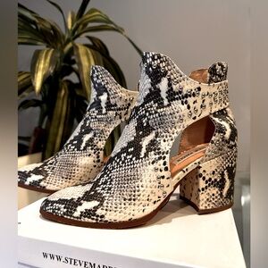 STEVE MADDEN JUSTICE Grey Snake skin , pointed ankle boots